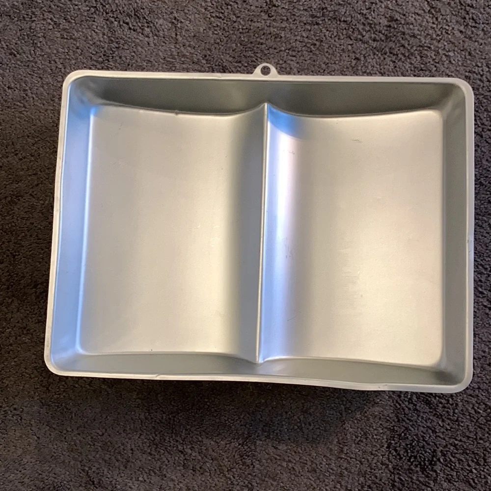 GIANT BOOK cake pan.  Wilton vintage. 1986. Great used condition.